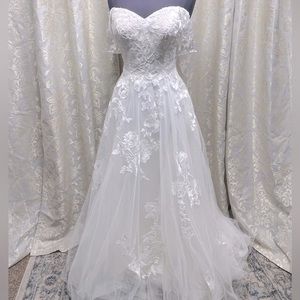 - Strapless tulle wedding gown with lace appliqué